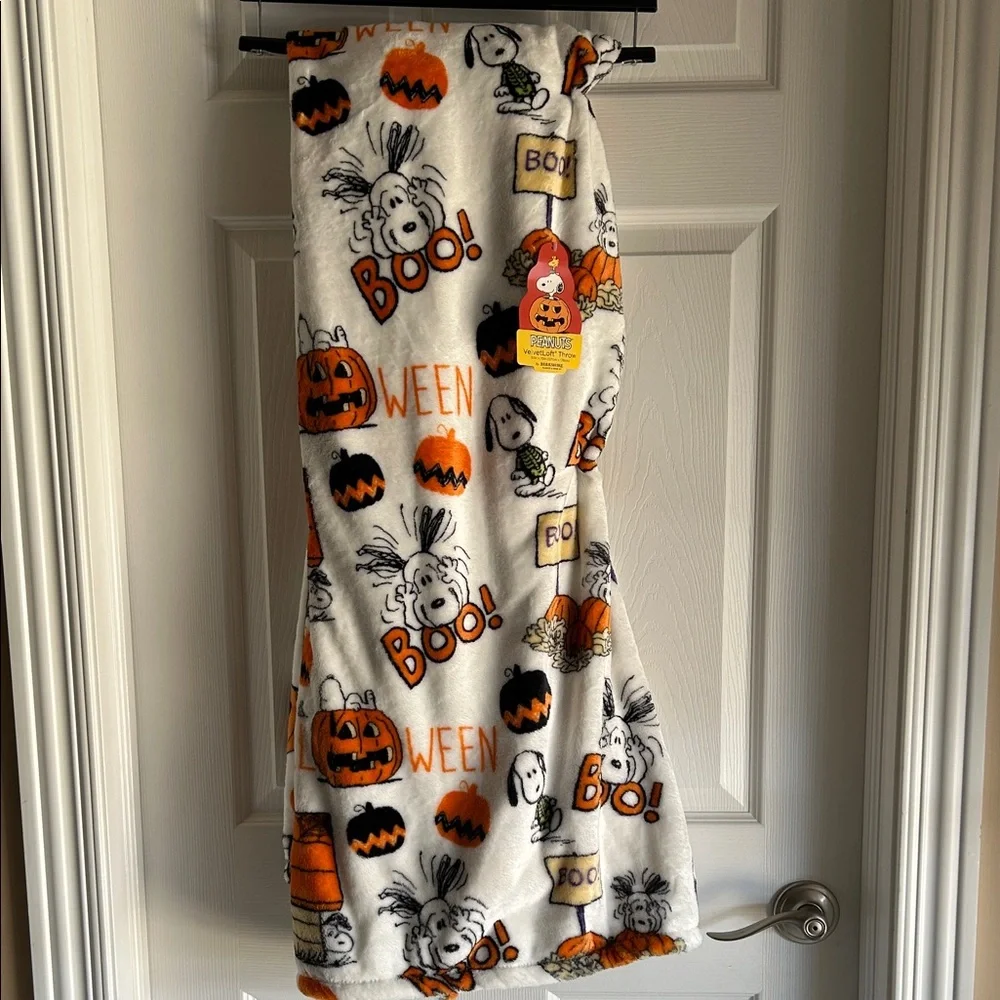 Snoopy Festive Halloween Throw